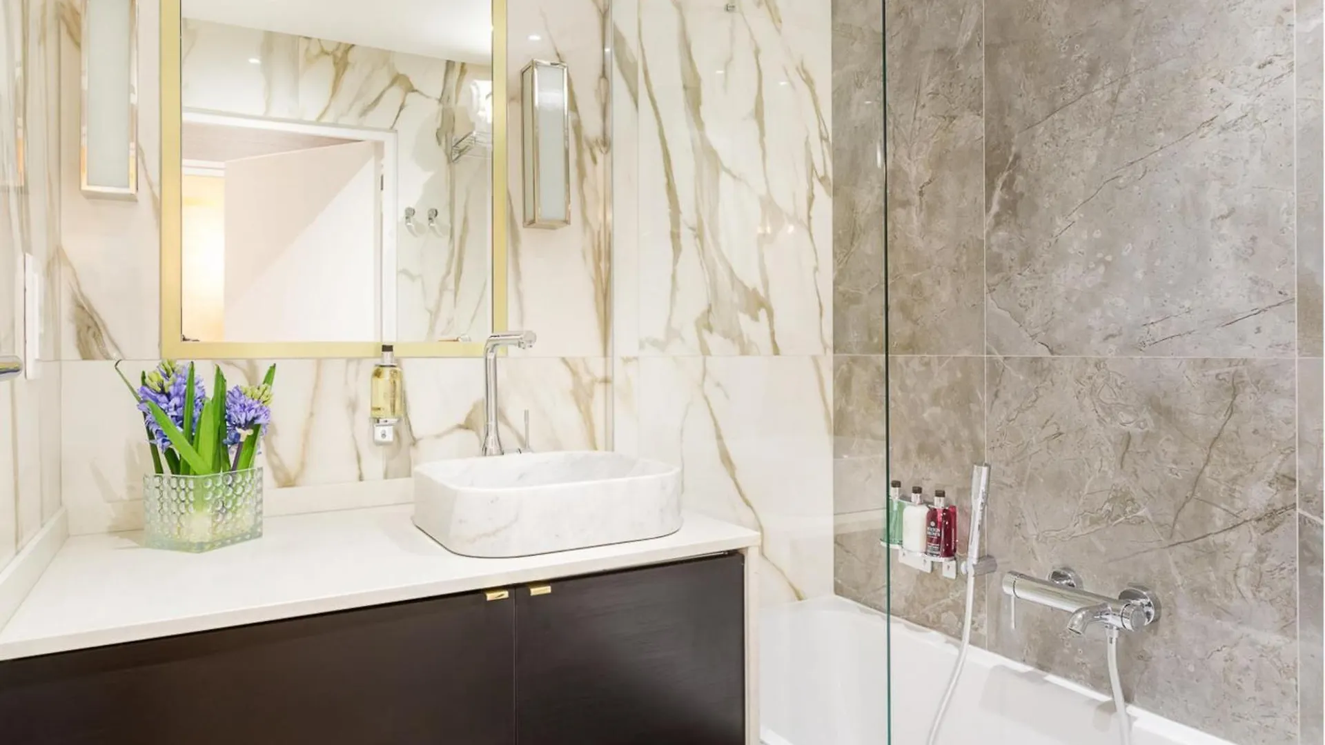 Merveil - Luxury Suite - Tour Eiffel - Laos Paris 0*,  France
